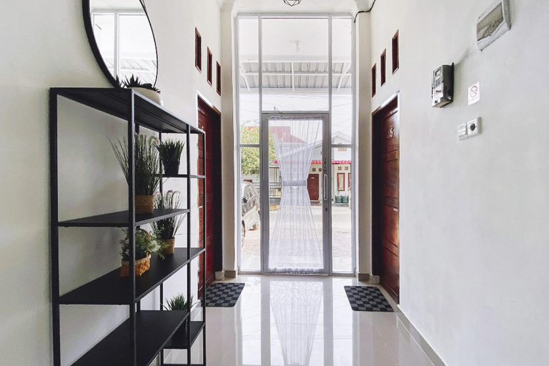 Public Area, RedDoorz Syariah Near RSUP Dr. M. Djamil Padang, Padang