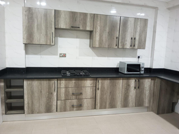 Others 4, Spacious & Outstanding 3-bed Furnished Apartment, Accra