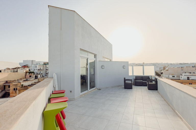 Others 4, Contemporary 2BR Duplex With Sunny Terrace