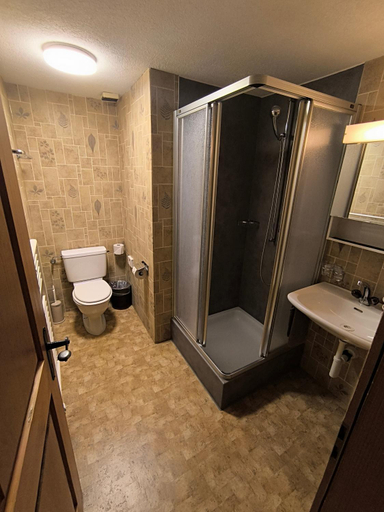 Bathroom 3, Gasthaus Waldhaus, Obwalden