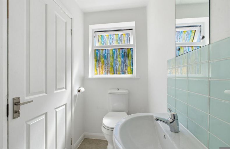 Others 2, Spacious 3-bed House in Waltham Cross Sleeps 6, Hertfordshire