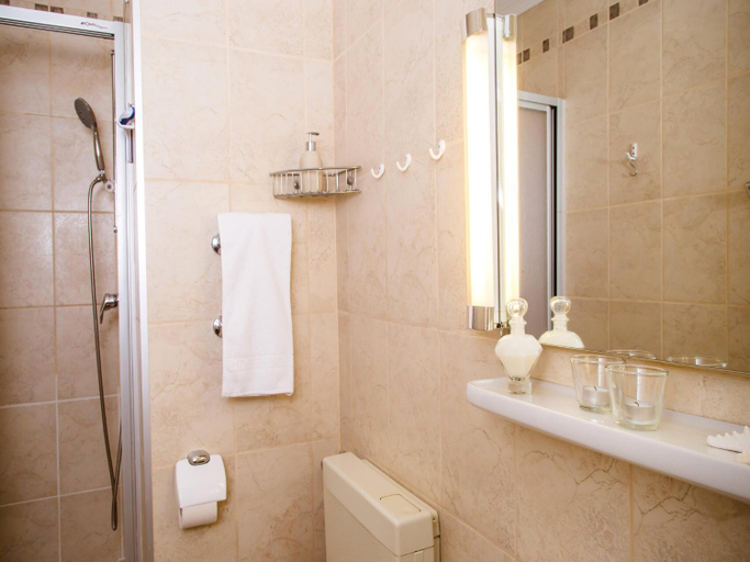 Bathroom 4, Appartement Michaela in Freyung mit Pool, Freyung-Grafenau