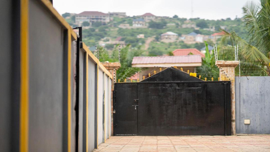 Others 3, Impeccable 2-bed Apartment in Accra, Ga East
