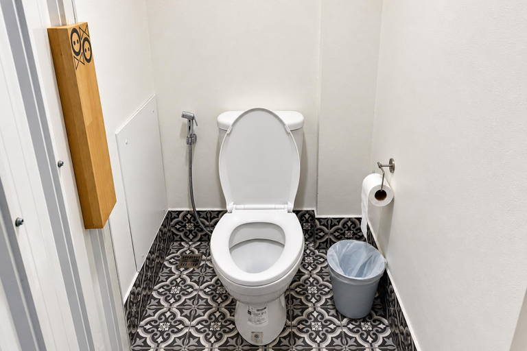 Bathroom 4, HANARO Women Only Hostel - Formerly The Space Hometel - Women Only, Ratchathewi