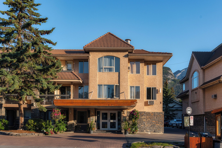 Exterior & Views