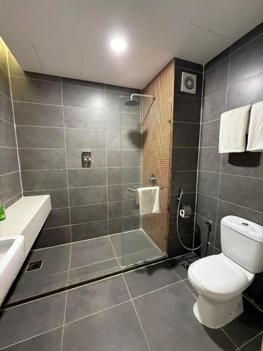 Bathroom 2, Q Hotel Damansara Perdana, Petaling Jaya