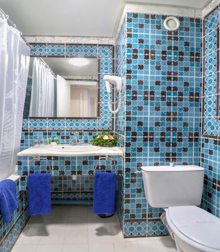 Bathroom 3, El Oumara Hotel, Sidi El Béchir