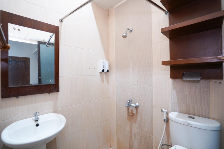 Bathroom 4, RedDoorz near Galeria Mall 2, Yogyakarta