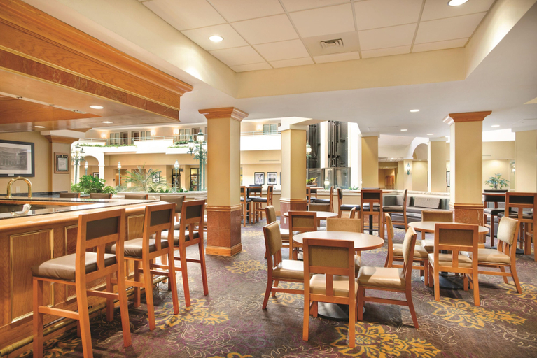 Food & Drinks 5, Embassy Suites by Hilton Greensboro Airport, Guilford