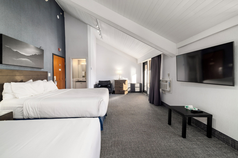 Bedroom 3, Red Carpet Inn, Division No. 15