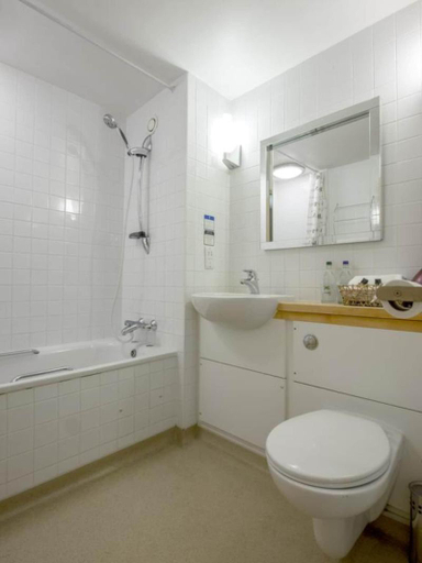 Bathroom 3, The Worlds End, Northamptonshire