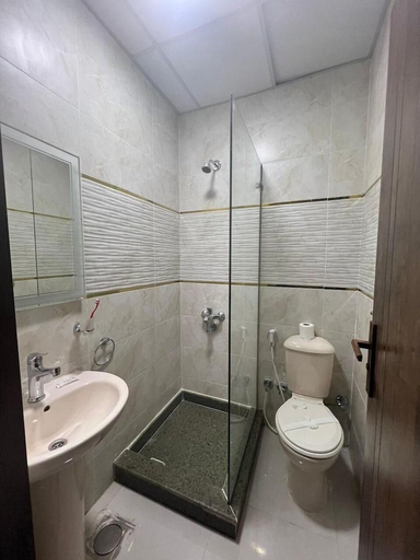 Bathroom 3, Rotana Palace Suites, Qasr an-Nil