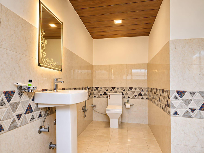 Bathroom 3, Rangyul Resort, Kargil