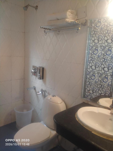 Bathroom, Hotel Aachman Regency, Shimla