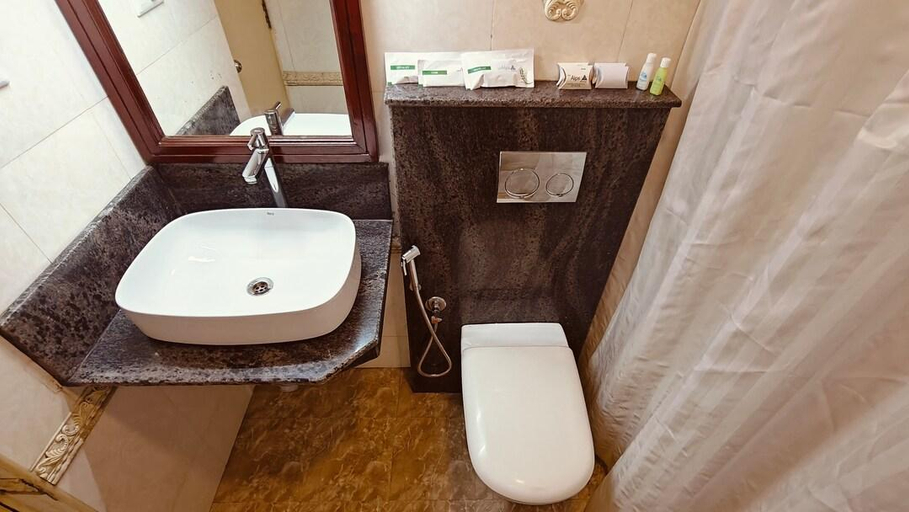 Bathroom, Alps Residency - A Bergamont Hotel, Krishnagiri, Krishnagiri