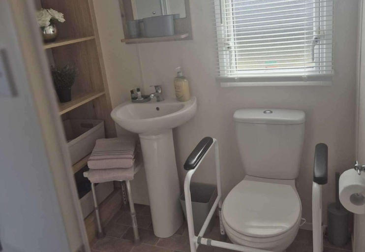 Others 3, Seaside Cabin - Sleeps 8 - Parking - Balcony, Lincolnshire