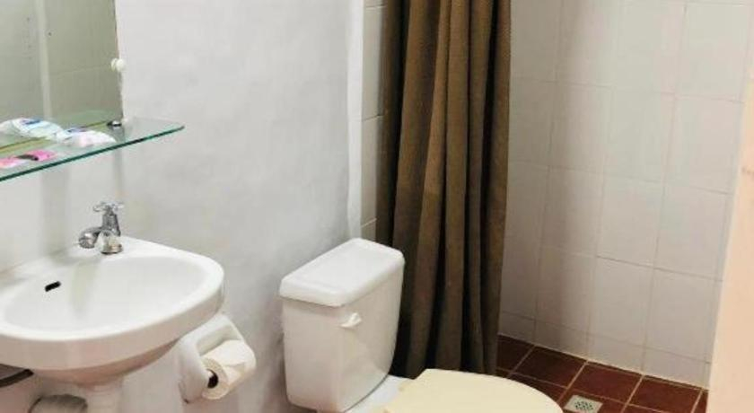 Bathroom 4, Bantayan Island Nature Park and Resort, Bantayan