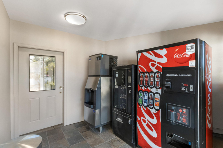 Food & Drinks 4, SureStay by Best Western Lakeview, Lake