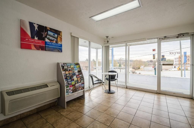 Others 5, Motel 6 Commerce, GA, Banks