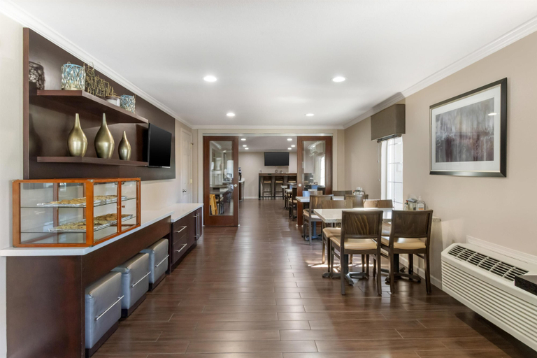Food & Drinks 5, SureStay by Best Western Lakeview, Lake