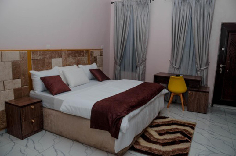 Others 4, Stunning 3-bed House in Sapele, Sapele