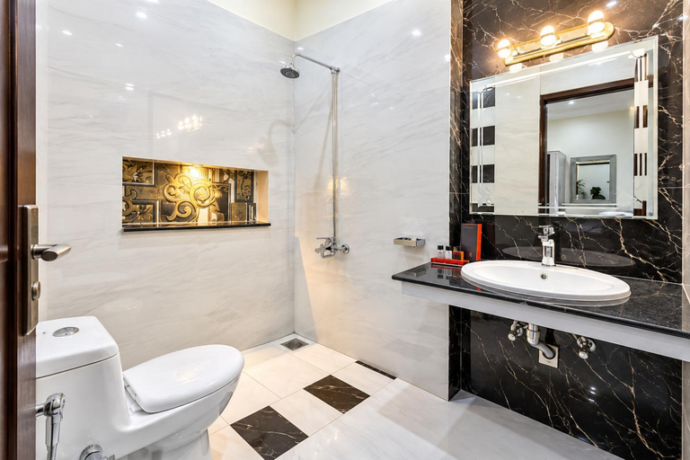 Bathroom, Hotel Crown Lahore, Lahore