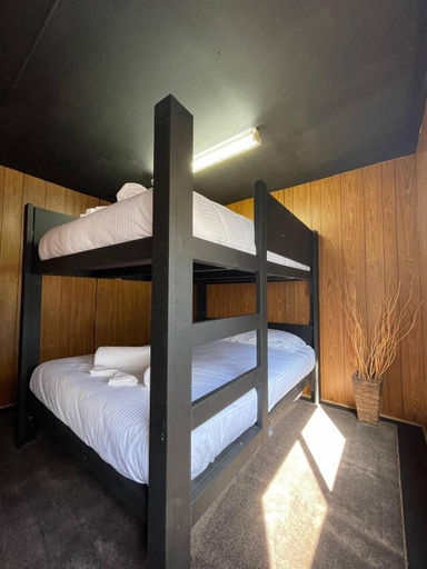 Bedroom 4, Kangaroo Lake C & V Park, Gannawarra