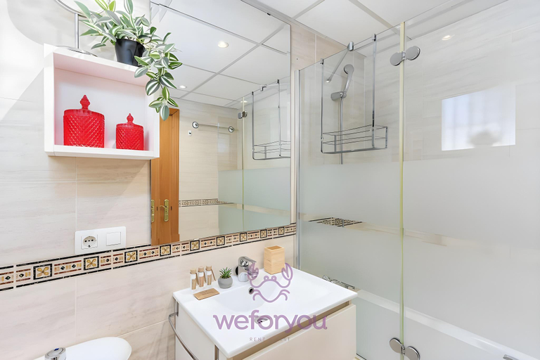 Bathroom, weforyou Starfish with Swimming Pool and Parking, Málaga