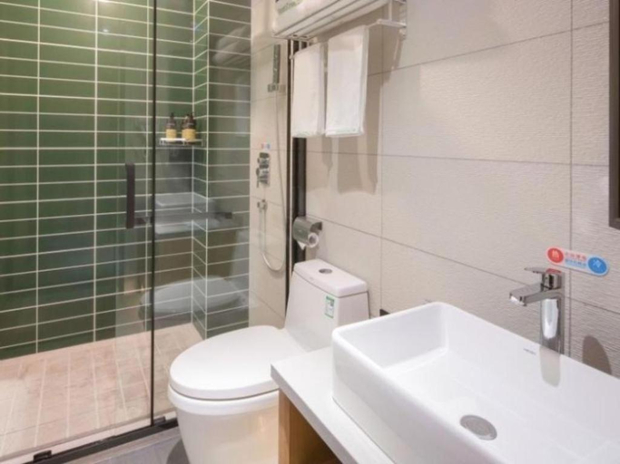 Bathroom 3, GreenTree Inn Express Shangqiu Beihai Road South Railway Station, Shangqiu