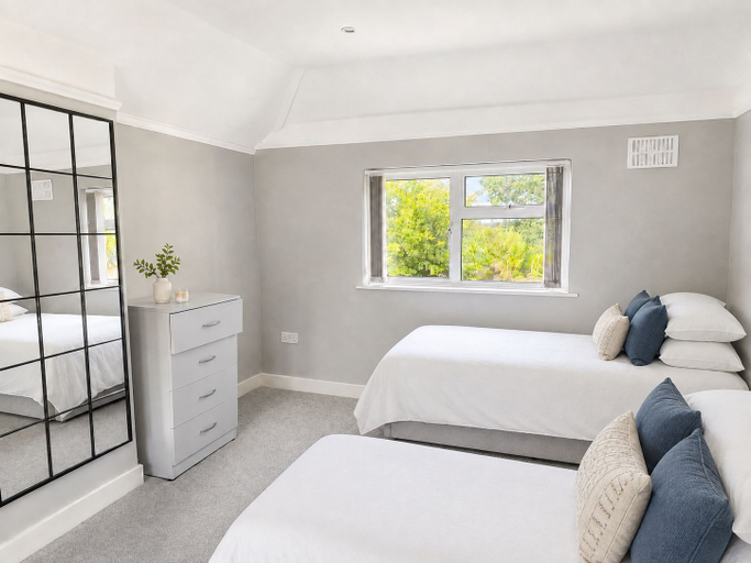 Others 4, Modern 2-bed House With Garden Quiet Street, Easy London & Watford Access, Hertfordshire