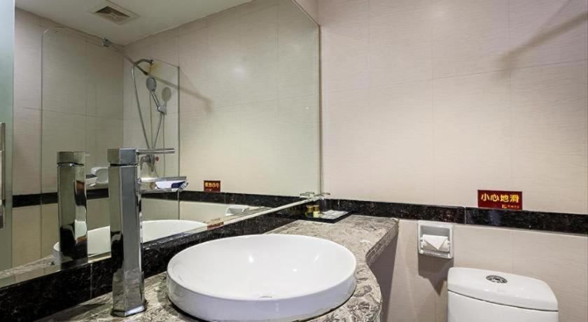 Bathroom 4, Insail Hotels Guangzhou Huangpu Dashadi Metro Station, Guangzhou