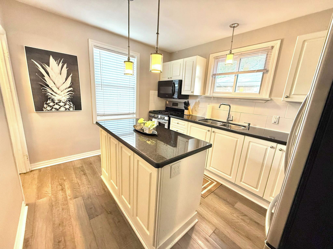 Others 4, Spacious 4BR Retreat w Balcony & Gazebo, Brant