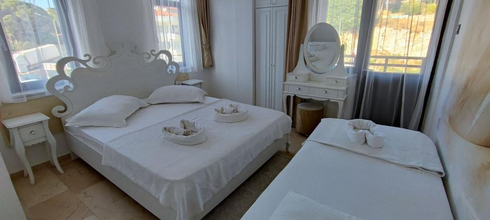 Others 4, Mıstık Otel, Çeşme