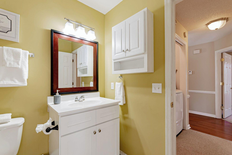 Bathroom 3, Fort Jackson Stay at the Breeze on Inn, Richland