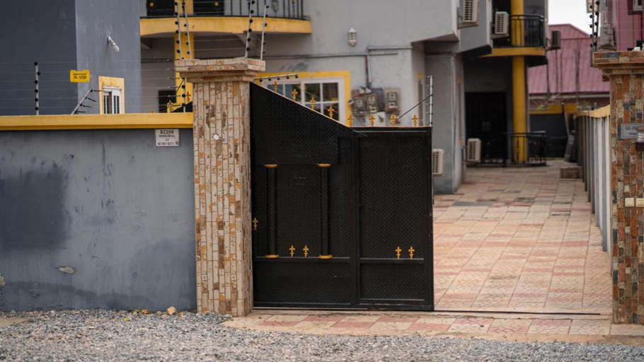 Others 5, Impeccable 2-bed Apartment in Accra, Ga East