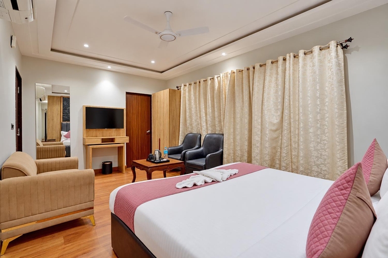Bedroom, HOTEL PICASSO ROOMS & BANQUETS, Kaushambi