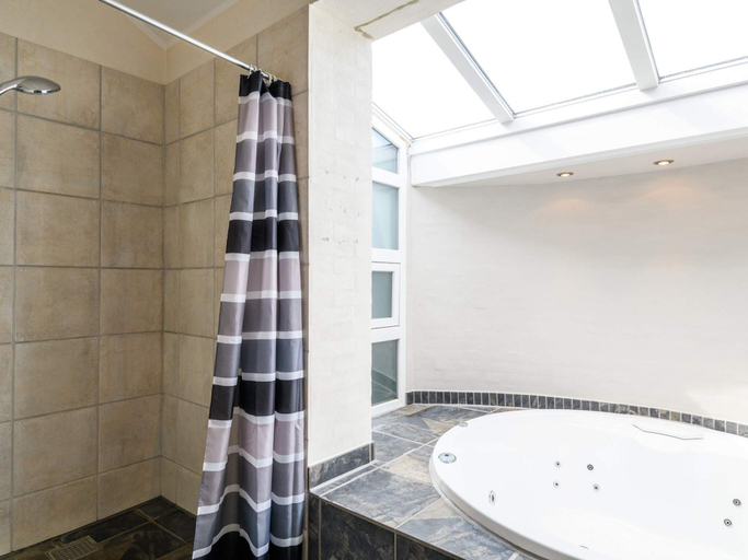Bathroom 3, 5 Star Holiday Home in Fano, Fanø