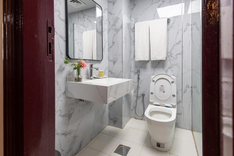 Bathroom 5, Oasis Deira Hotel, Dubai