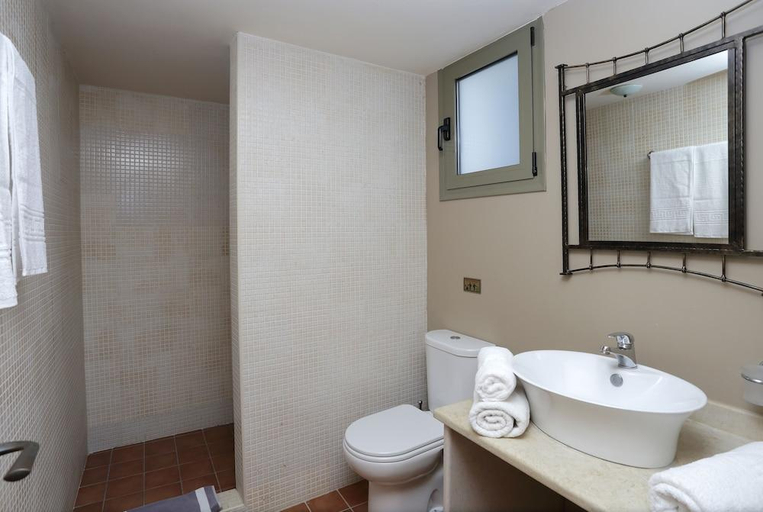Bathroom 5, Achlada - Mourtzanakis Residence, Crete