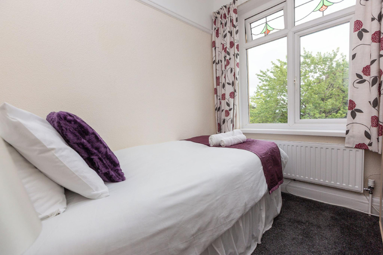 Others 5, Superior three bedroom house with sea view, Swansea