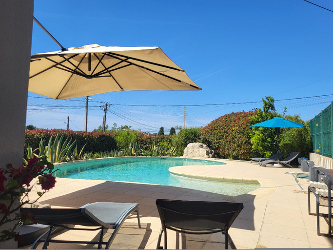 Others 3, Bas de villa Lola avec piscine, Var
