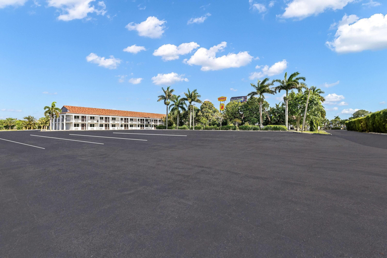 Exterior & Views 2, Super 8 by Wyndham Riviera Beach West Palm Beach, Palm Beach
