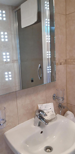 Bathroom 4, Trelawne Garden Annexe, Cornwall