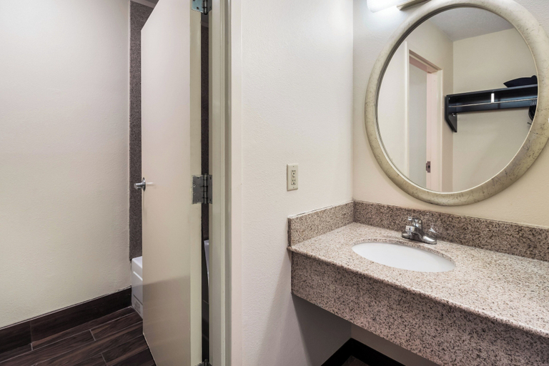 Bathroom 4, Red Roof Inn Murfreesboro, Rutherford