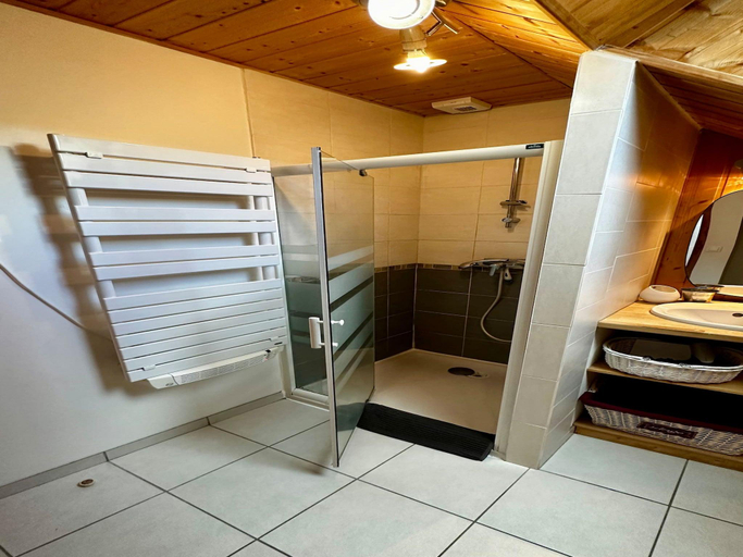 Bathroom 4, Spacious French Chalet Stay for 10, Puy-de-Dôme