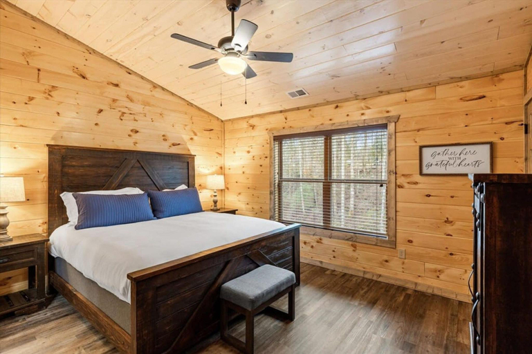 Others 3, NEW - 1 Location Cabin Pool Hot Tub Arcade HL, Sevier