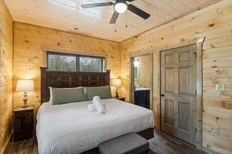 Others 2, NEW - 1 Location Cabin Pool Hot Tub Arcade HL, Sevier