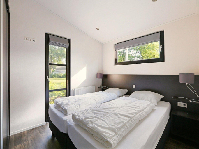 Bedroom 2, Charming Pondside Chalet, Hof van Twente