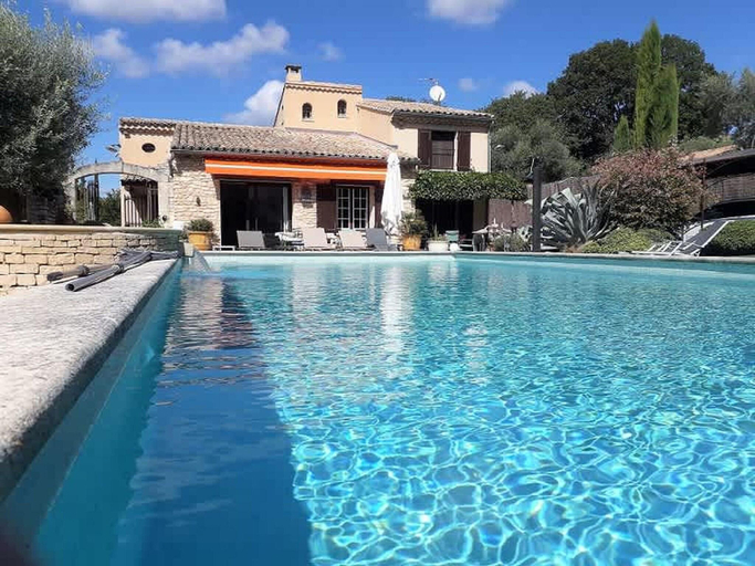 Others 4, Villa near Avignon with Separate Suites, Vaucluse