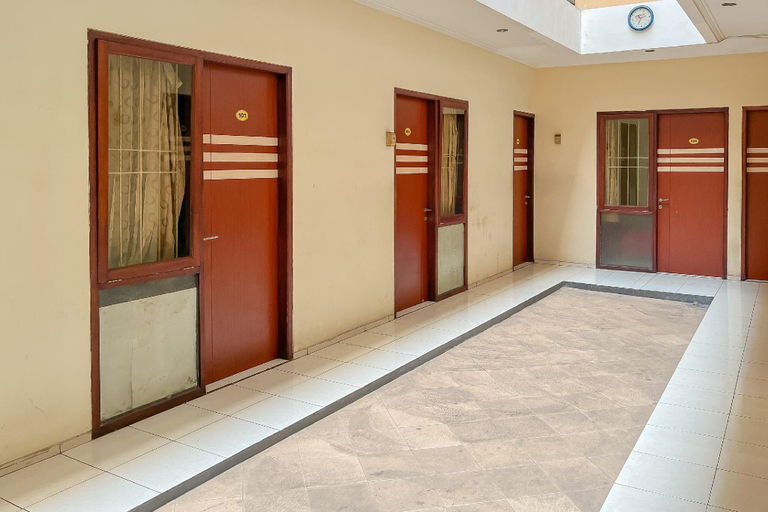 Public Area, RedDoorz near Tegalega Park 2, Bandung